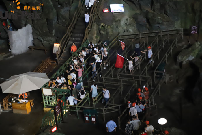 瑜利包裝員工連州地下河旅游